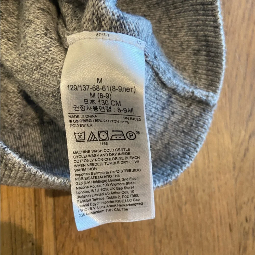 Kids grey gap sweater size medium